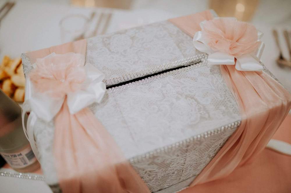 received_2443675785880638